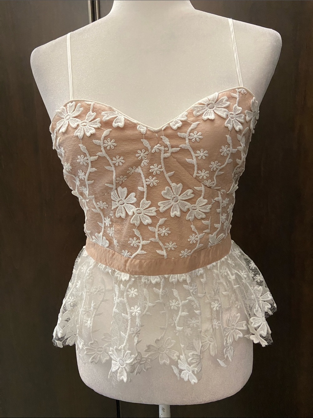 Floral Lace Peplum Cami in Blush and White with adjustable straps. Size Small.